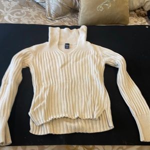 Gap sweater